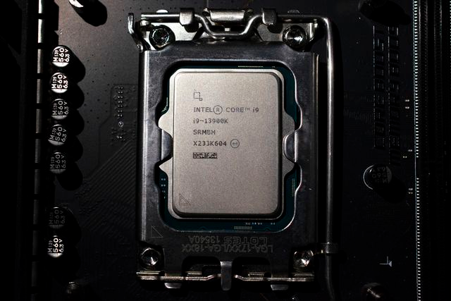 Vì sao Intel vẫn loay hoay tìm cách khắc phục lỗi chơi game thiếu ổn định của chip Core i9 đời 13 và 14?- Ảnh 1.