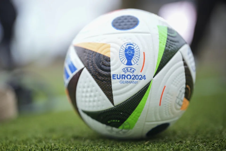 Quả bóng hiện đại nhất lịch sử được dùng tại Euro 2024 có gì lý thú?- Ảnh 1.