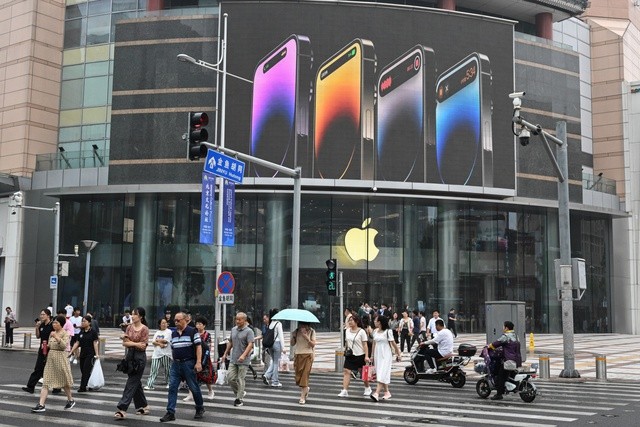 Hết thời Apple nhận đặc quyền tại Trung Quốc: Người dân yêu nước chỉ mua điện thoại Huawei, chuỗi cung ứng tạo ra 5 triệu việc làm nguy cơ đi vào dĩ vãng- Ảnh 1.