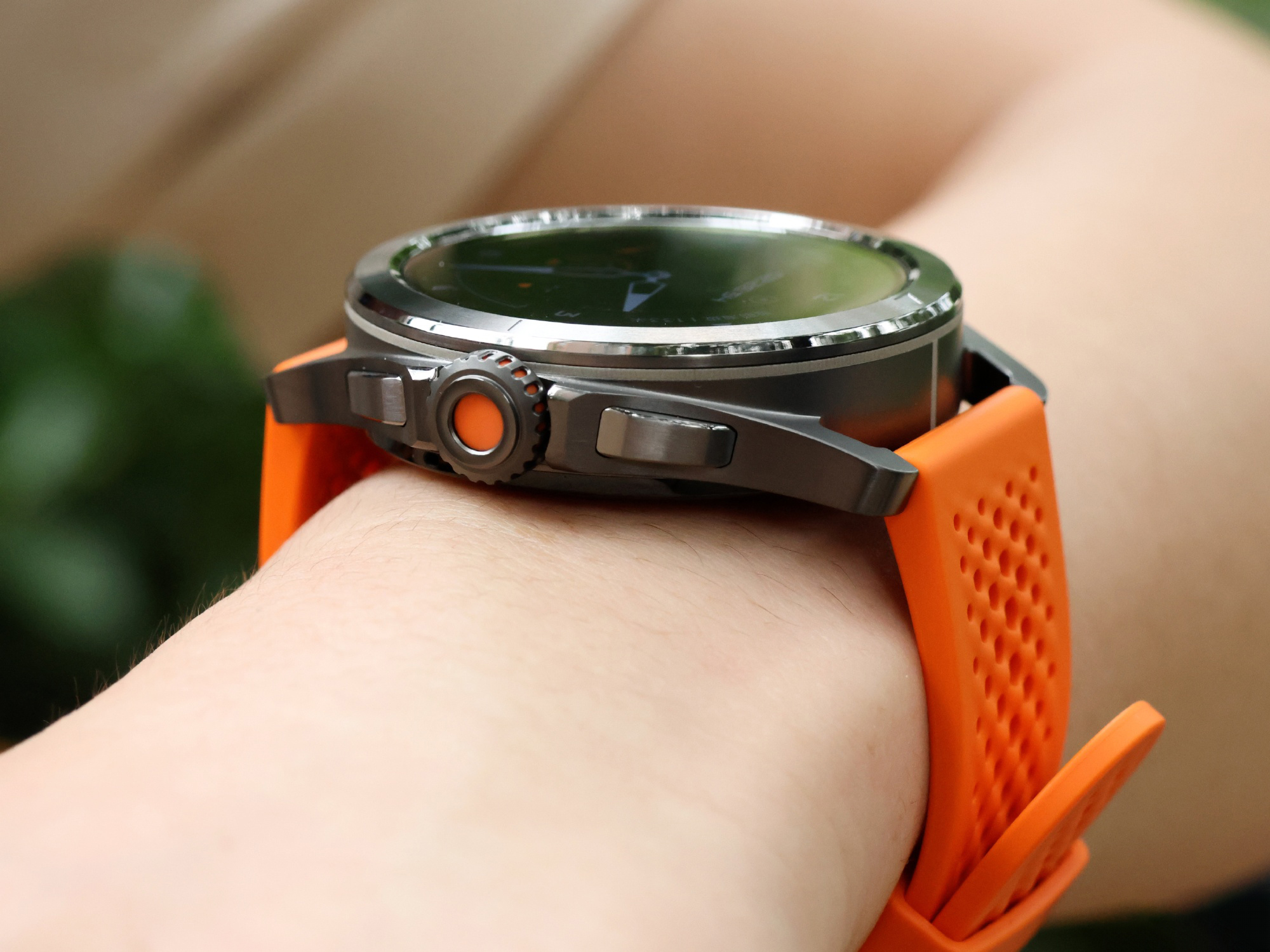 Cận cảnh Xiaomi Watch S4 Sport: Thiết kế hầm hố giống Apple Watch Ultra, màn hình siêu sáng, viền titan kèm mặt kính sapphire, pin 15 ngày, giá siêu rẻ- Ảnh 2.