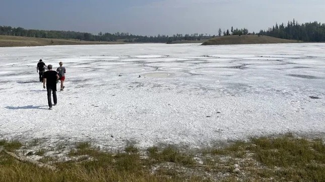 Kỳ lạ 'hồ soda' ở Canada có thể đã tồn tại cách đây 4 tỷ năm- Ảnh 1.