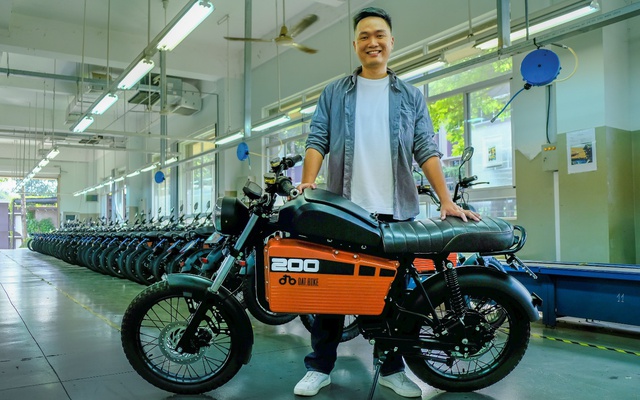 Bất ngờ: Dat Bike flex cha đẻ ChatGPT Sam Altman chính là một trong những người đầu tiên lái thử xe máy điện Việt từ 6 năm trước- Ảnh 2.