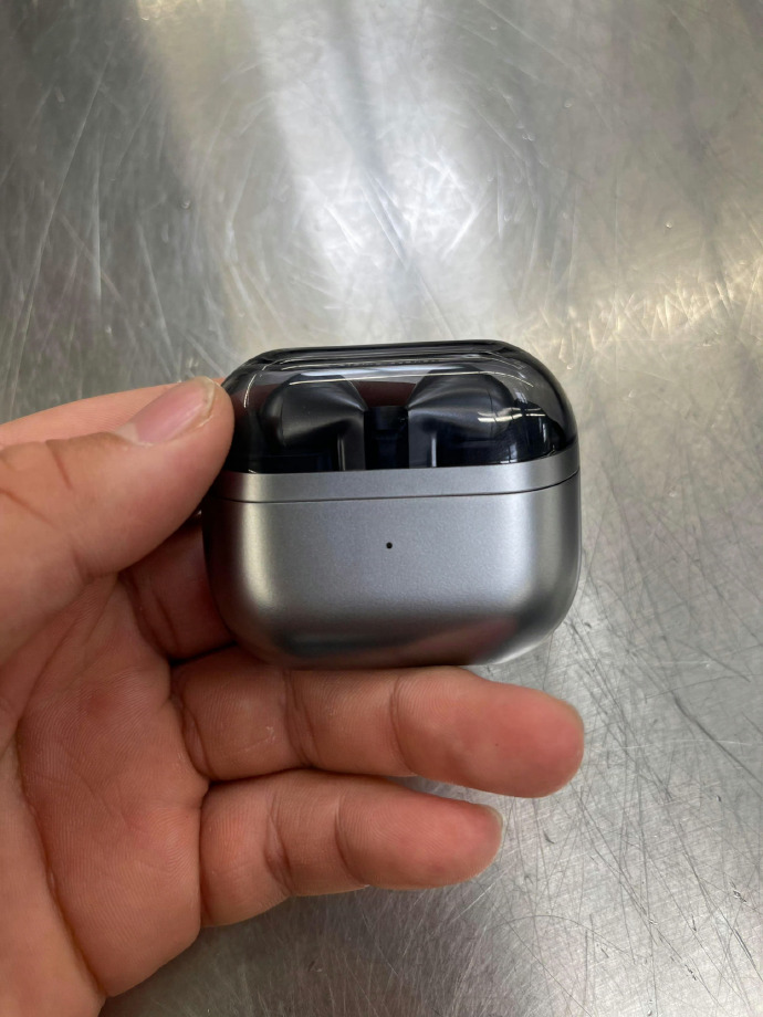 Galaxy Buds3 Pro đã có ảnh trên tay: Thiết kế mới giống AirPods Pro nhưng 