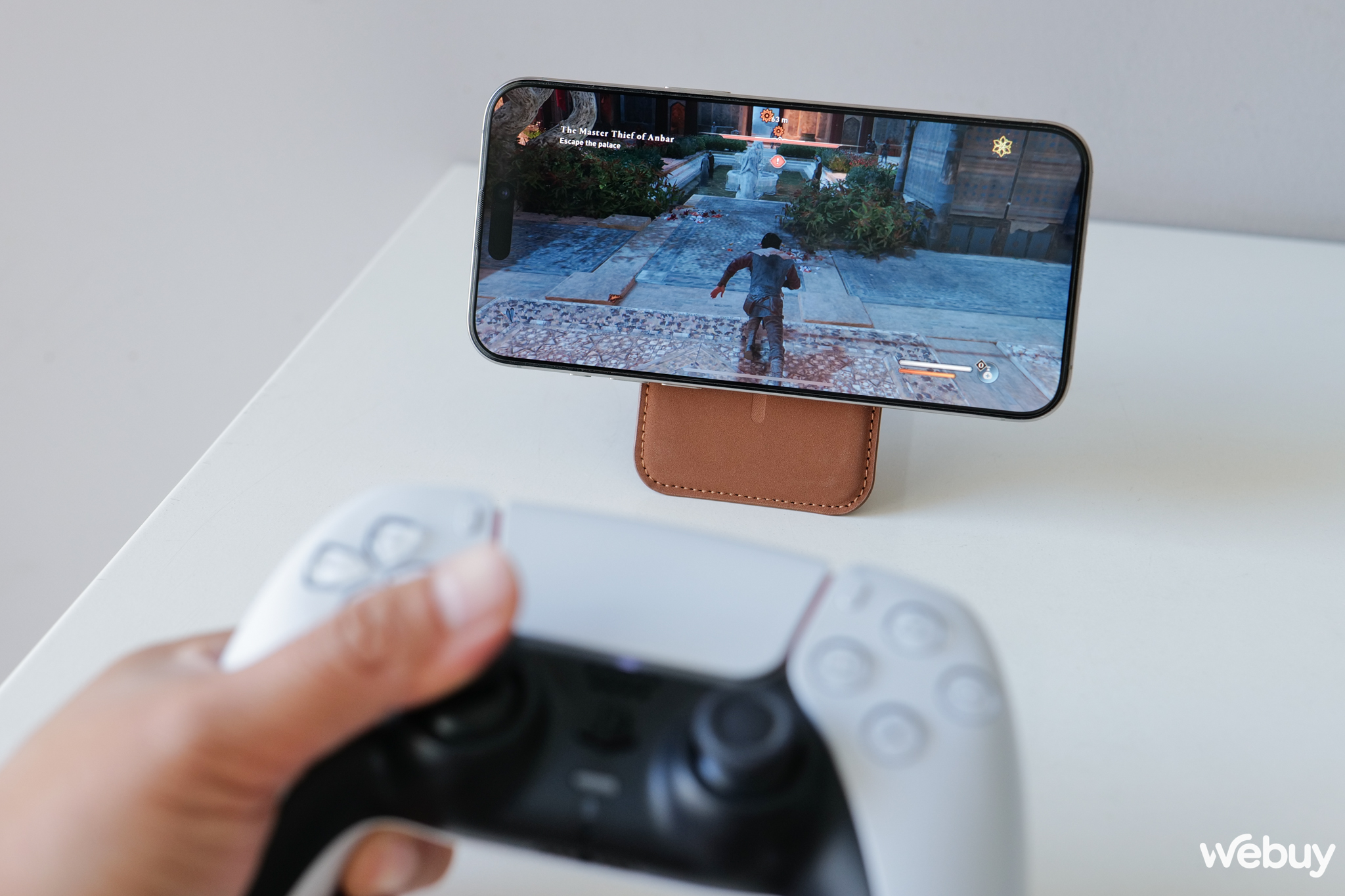 Chơi thử Assassin's Creed Mirage trên iPhone và iPad: Tượng đài game AAA từ Ubisoft liệu có “Leap of Faith” thành công vào túi của bạn?- Ảnh 3.