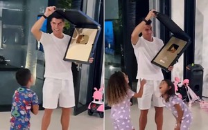 Ronaldo chứng minh độ hot quá khủng khiếp, chỉ sau 11 giờ mở kênh YouTube đã lập kỷ lục mà Taylor Swift phải mất 8 năm mới đạt được