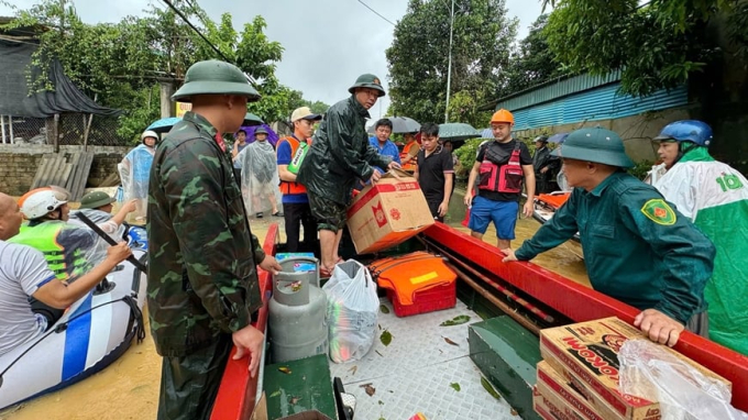 Ngoài mì tôm, có thể viện trợ những gì cho người dân vùng lũ?- Ảnh 1.