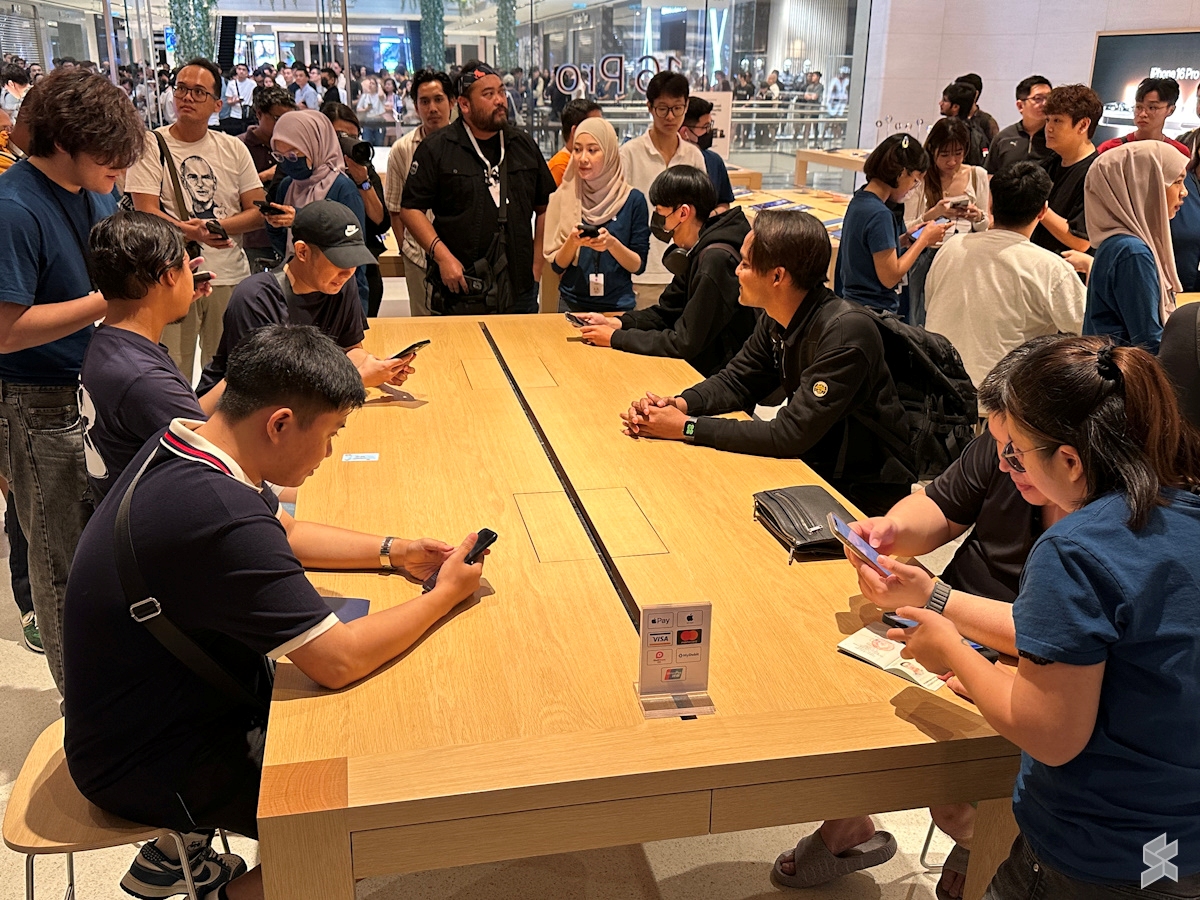 Nhóm người Việt xếp hàng đầu tiên tại Apple Store Malaysia để mua iPhone 16- Ảnh 5.