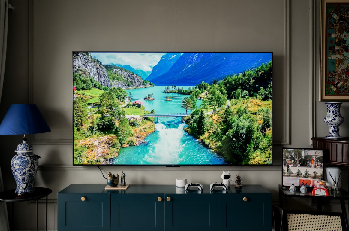 Bỏ 50 triệu mua trải nghiệm xem TV 85 inch để nhận về 4 lợi ích- Ảnh 1. Bỏ 50 triệu mua trải nghiệm xem TV 85 inch để nhận về 4 lợi ích- Ảnh 1.