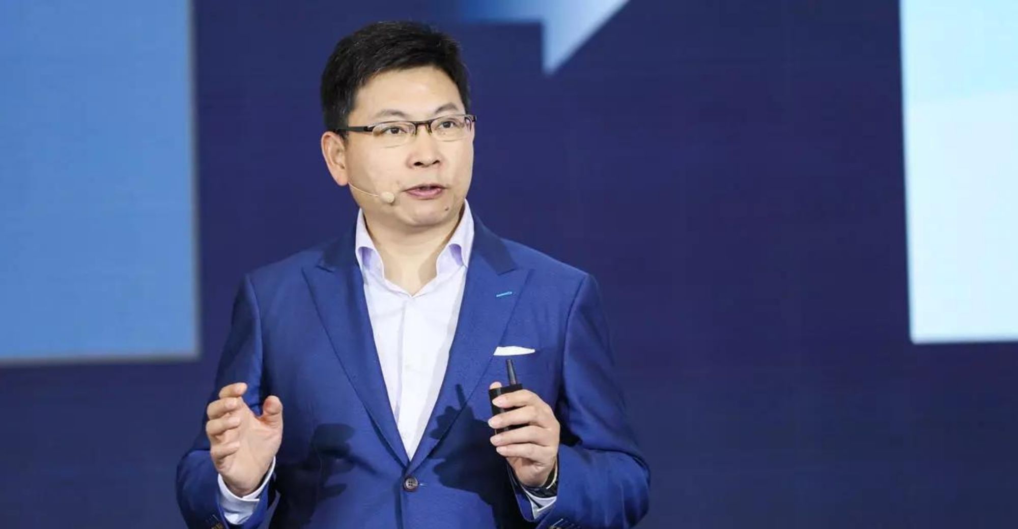 CEO Huawei nói về trí tuệ nhân tạo: “Không thể chờ đến khi cơn mưa đổ xuống mới bắt đầu gieo hạt, mà phải đâm rễ thật sâu từ bây giờ”- Ảnh 1.