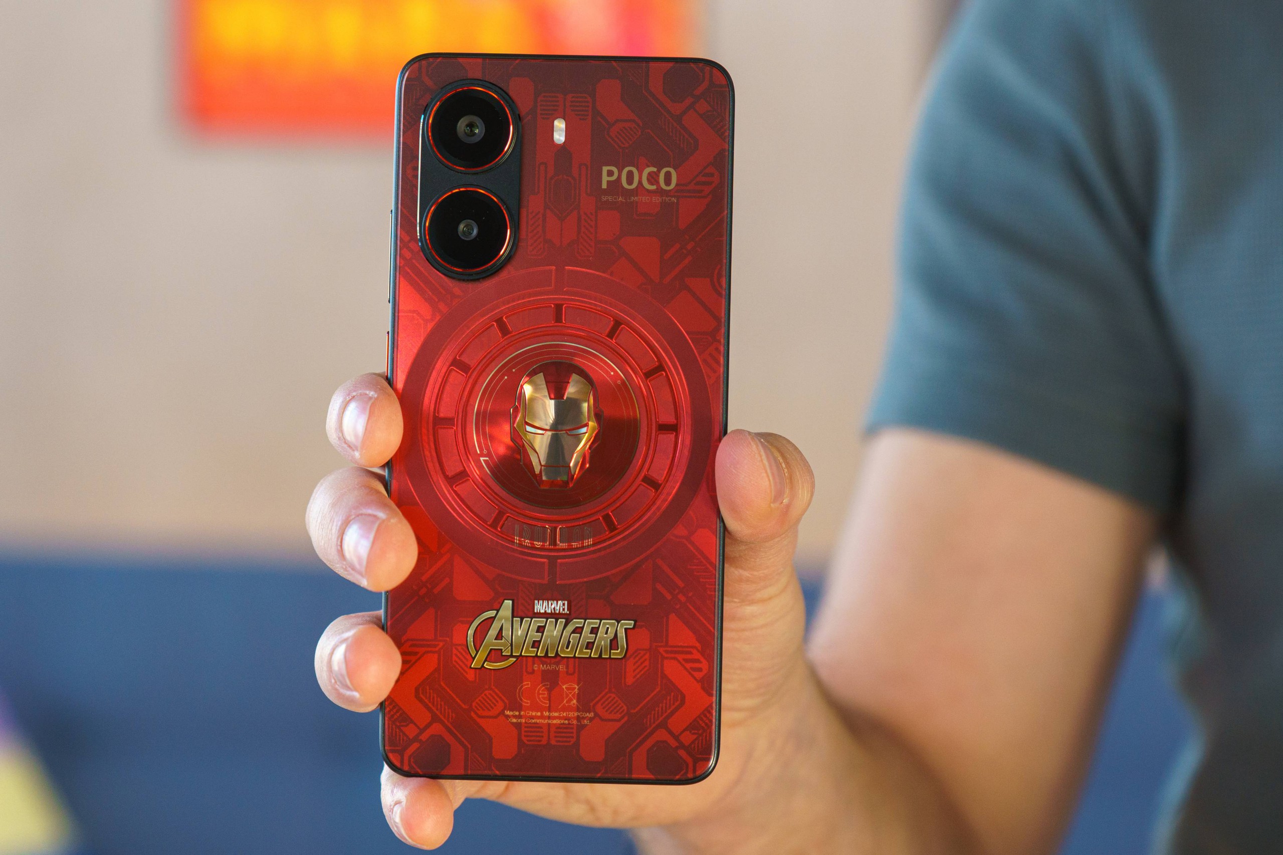 Trên tay điện thoại Iron Man của Xiaomi- Ảnh 2. Trên tay điện thoại Iron Man của Xiaomi- Ảnh 2.