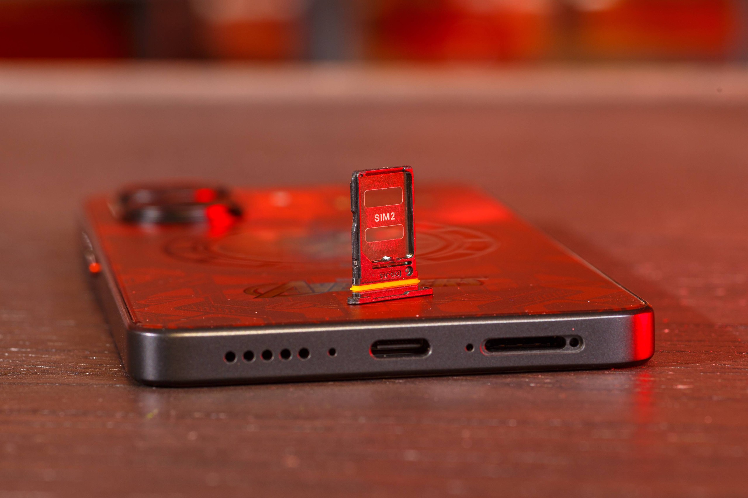 Trên tay điện thoại Iron Man của Xiaomi- Ảnh 10. Trên tay điện thoại Iron Man của Xiaomi- Ảnh 10.