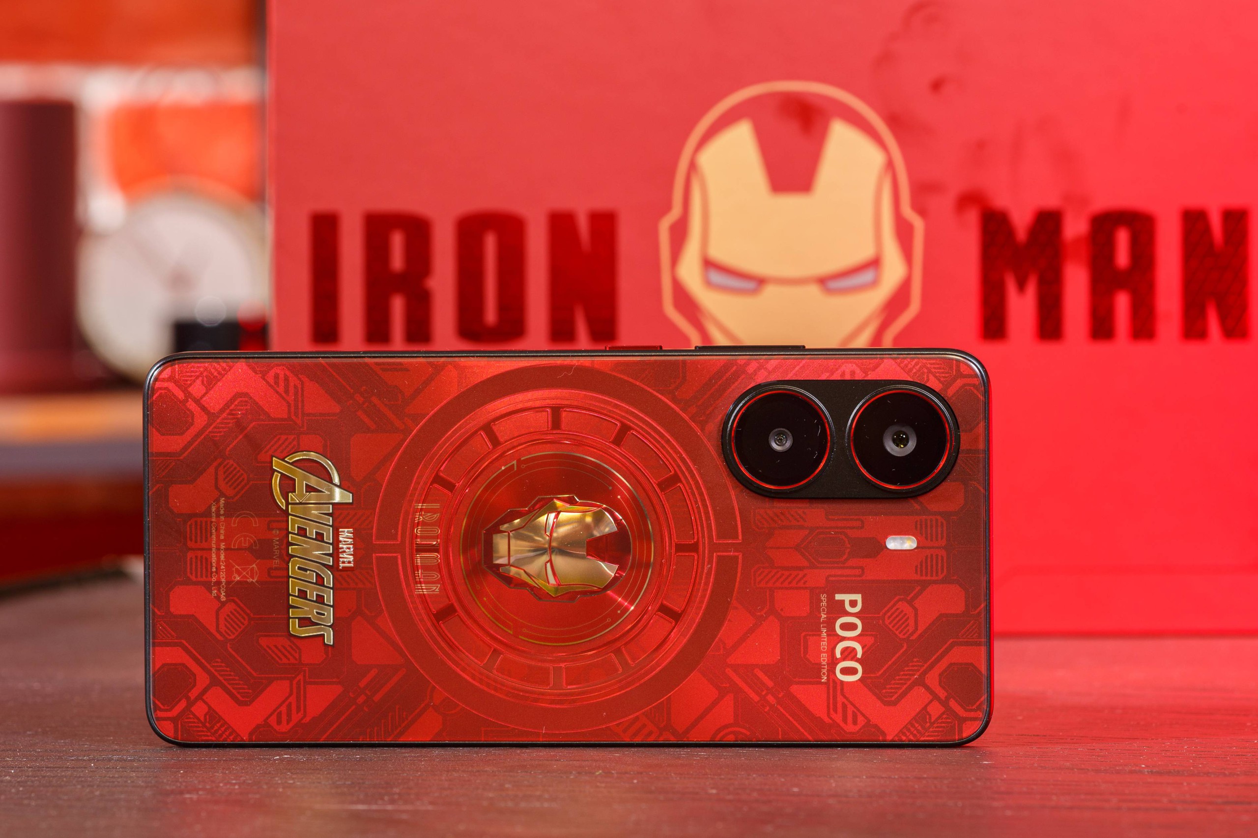 Trên tay điện thoại Iron Man của Xiaomi- Ảnh 3. Trên tay điện thoại Iron Man của Xiaomi- Ảnh 3.