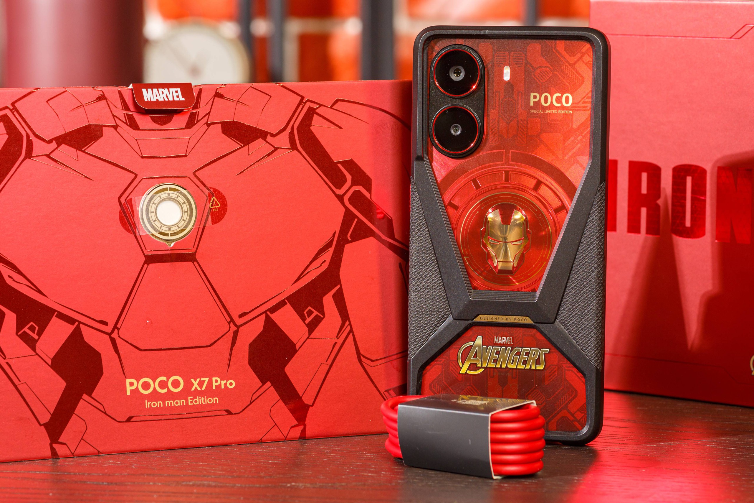 Trên tay điện thoại Iron Man của Xiaomi- Ảnh 1. Trên tay điện thoại Iron Man của Xiaomi- Ảnh 1.