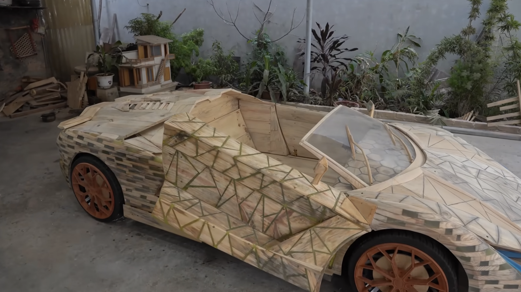 Thợ Việt gom 1 triệu tấm gỗ vụn thành 'siêu xe Lamborghini Revuelto' tặng con, ra đường buổi đêm ai cũng phải nhìn- Ảnh 6. Thợ Việt gom 1 triệu tấm gỗ vụn thành 'siêu xe Lamborghini Revuelto' tặng con, ra đường buổi đêm ai cũng phải nhìn- Ảnh 6.