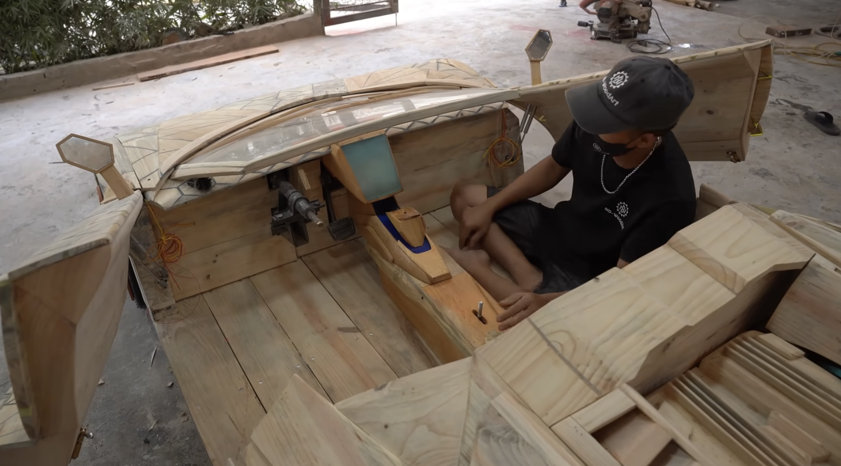 Thợ Việt gom 1 triệu tấm gỗ vụn thành 'siêu xe Lamborghini Revuelto' tặng con, ra đường buổi đêm ai cũng phải nhìn- Ảnh 7. Thợ Việt gom 1 triệu tấm gỗ vụn thành 'siêu xe Lamborghini Revuelto' tặng con, ra đường buổi đêm ai cũng phải nhìn- Ảnh 7.