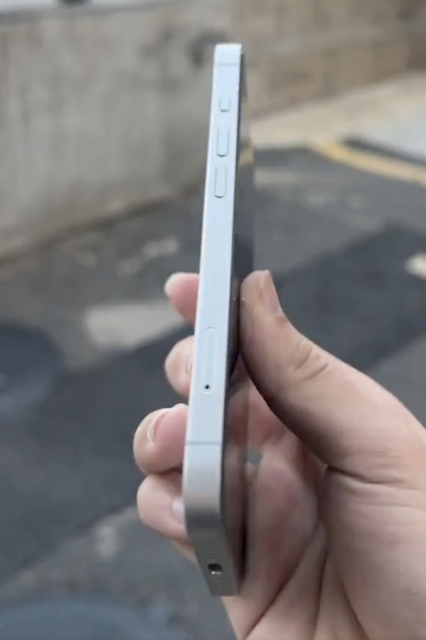Rò rỉ video trên tay iPhone SE 4: Không như tin đồn- Ảnh 1. Rò rỉ video trên tay iPhone SE 4: Không như tin đồn- Ảnh 1.