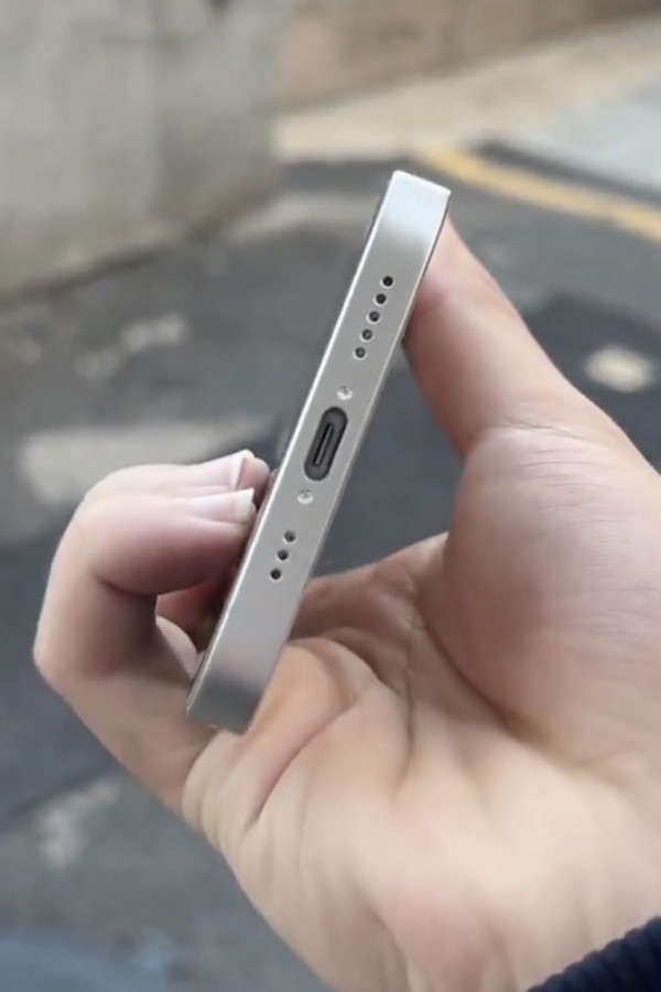 Rò rỉ video trên tay iPhone SE 4: Không như tin đồn- Ảnh 3. Rò rỉ video trên tay iPhone SE 4: Không như tin đồn- Ảnh 3.