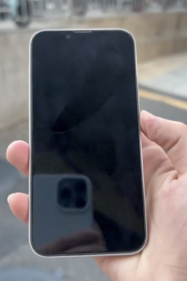 Rò rỉ video trên tay iPhone SE 4: Không như tin đồn- Ảnh 4. Rò rỉ video trên tay iPhone SE 4: Không như tin đồn- Ảnh 4.