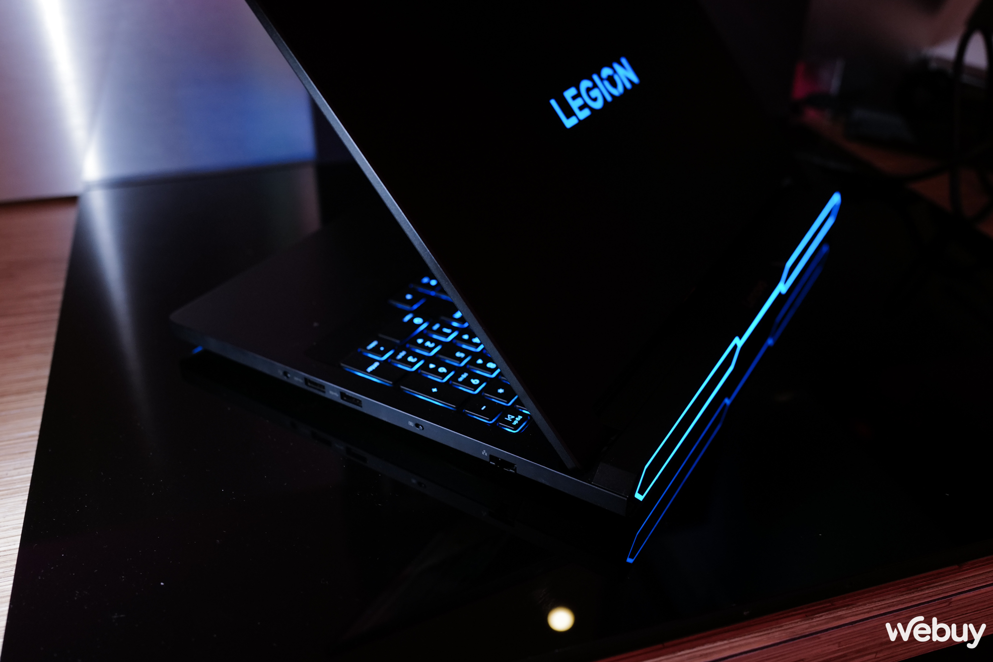 Lenovo thiết kế lại dòng laptop gaming Legion Pro 7i, giờ trông chẳng khác gì tàu vũ trụ- Ảnh 1.