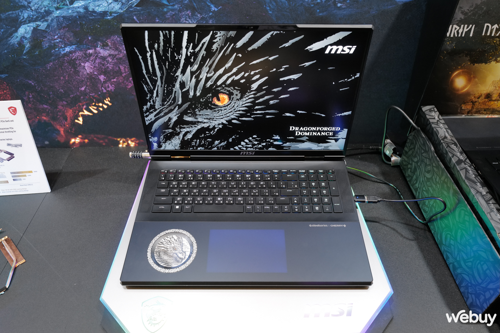 Cận cảnh “Rồng Bắc Âu” MSI Titan 18 HX Dragon Edition: Siêu laptop mạnh mẽ với Intel Core Ultra 9 285HX, Nvidia RTX 5090 và thiết kế “ngầu vô đối”- Ảnh 7.