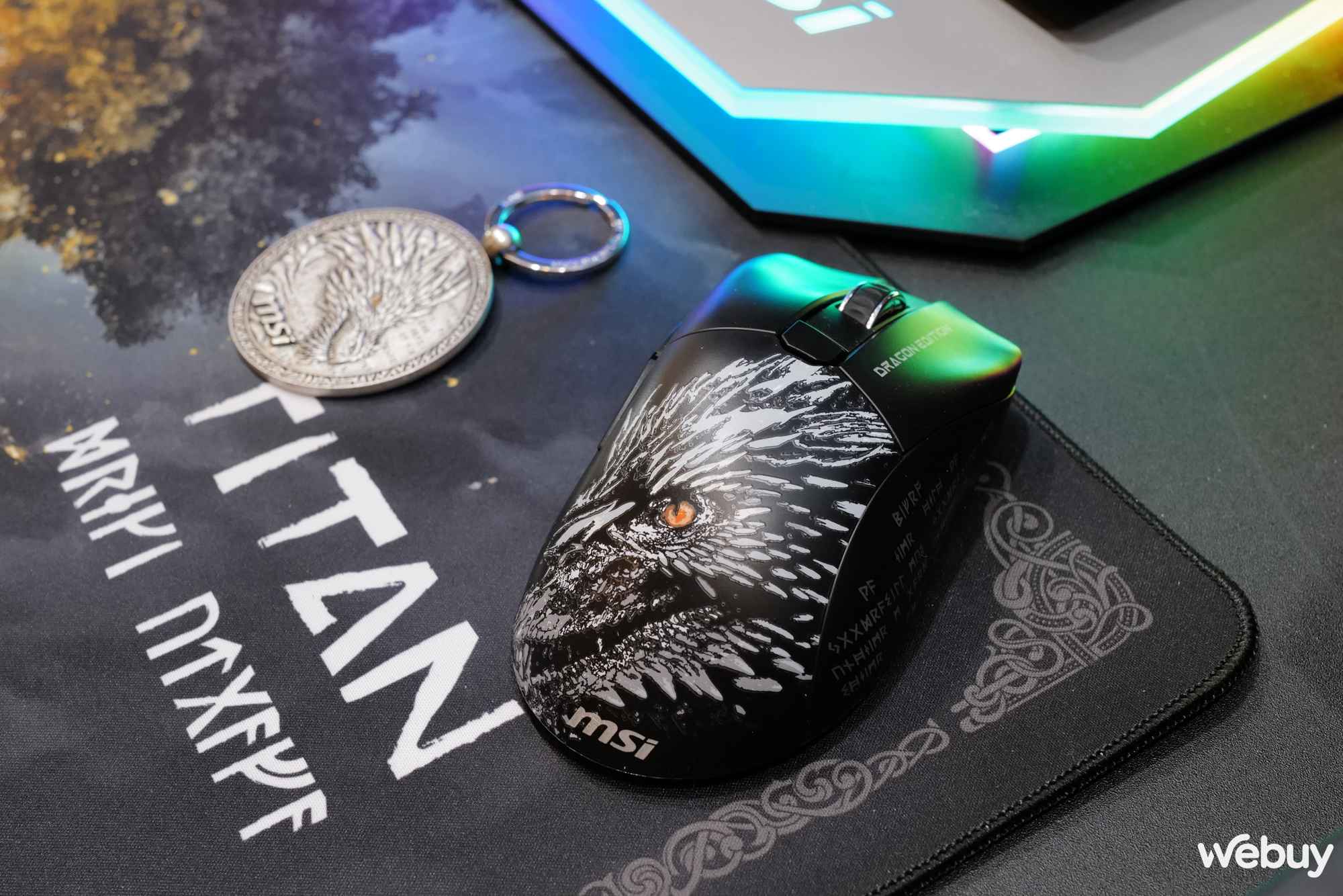 Cận cảnh “Rồng Bắc Âu” MSI Titan 18 HX Dragon Edition: Siêu laptop mạnh mẽ với Intel Core Ultra 9 285HX, Nvidia RTX 5090 và thiết kế “ngầu vô đối”- Ảnh 12.