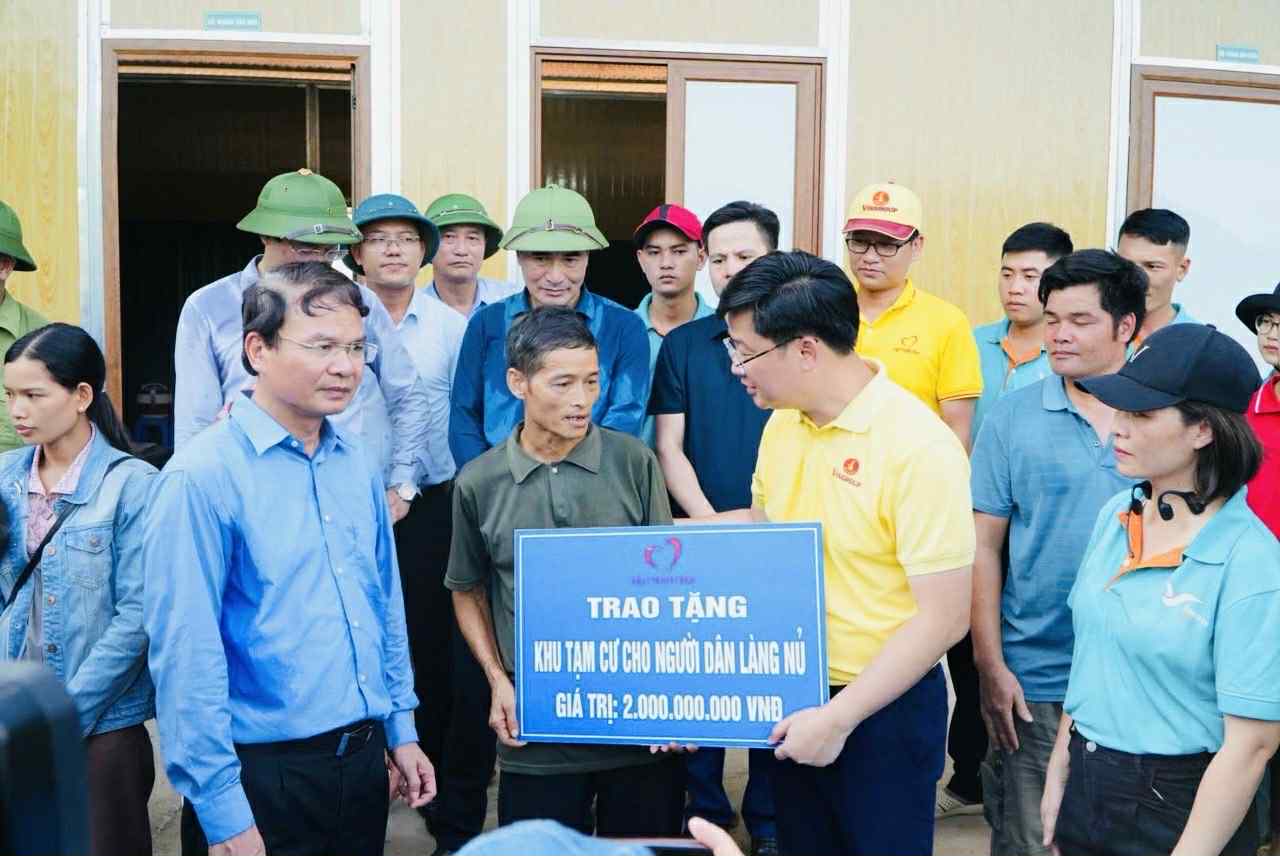 Vingroup hỗ trợ khẩn cấp 500 tỷ đồng cho đồng bào bị thiệt hại do bão Bualoi- Ảnh 1.