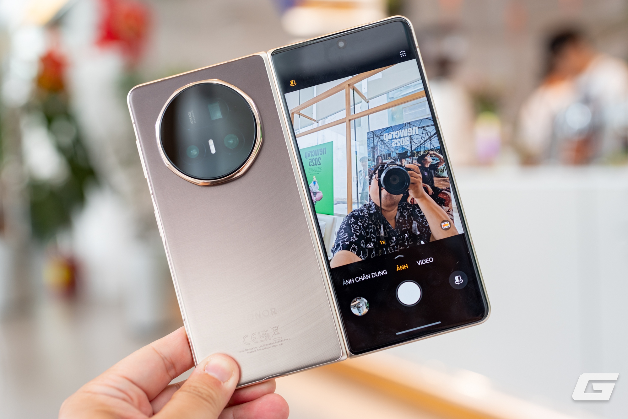 Cận cảnh HONOR Magic V5, chiếc điện thoại có tính năng phát hiện giả mạo bằng AI đầu tiên tại Việt Nam- Ảnh 17.