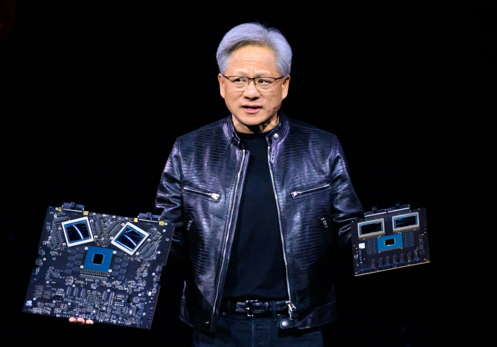 CEO NVIDIA: Đừng sợ thất nghiệp, kỷ nguyên thế giới mới sẽ cần hàng trăm nghìn thợ điện và thợ sửa ống nước- Ảnh 1.