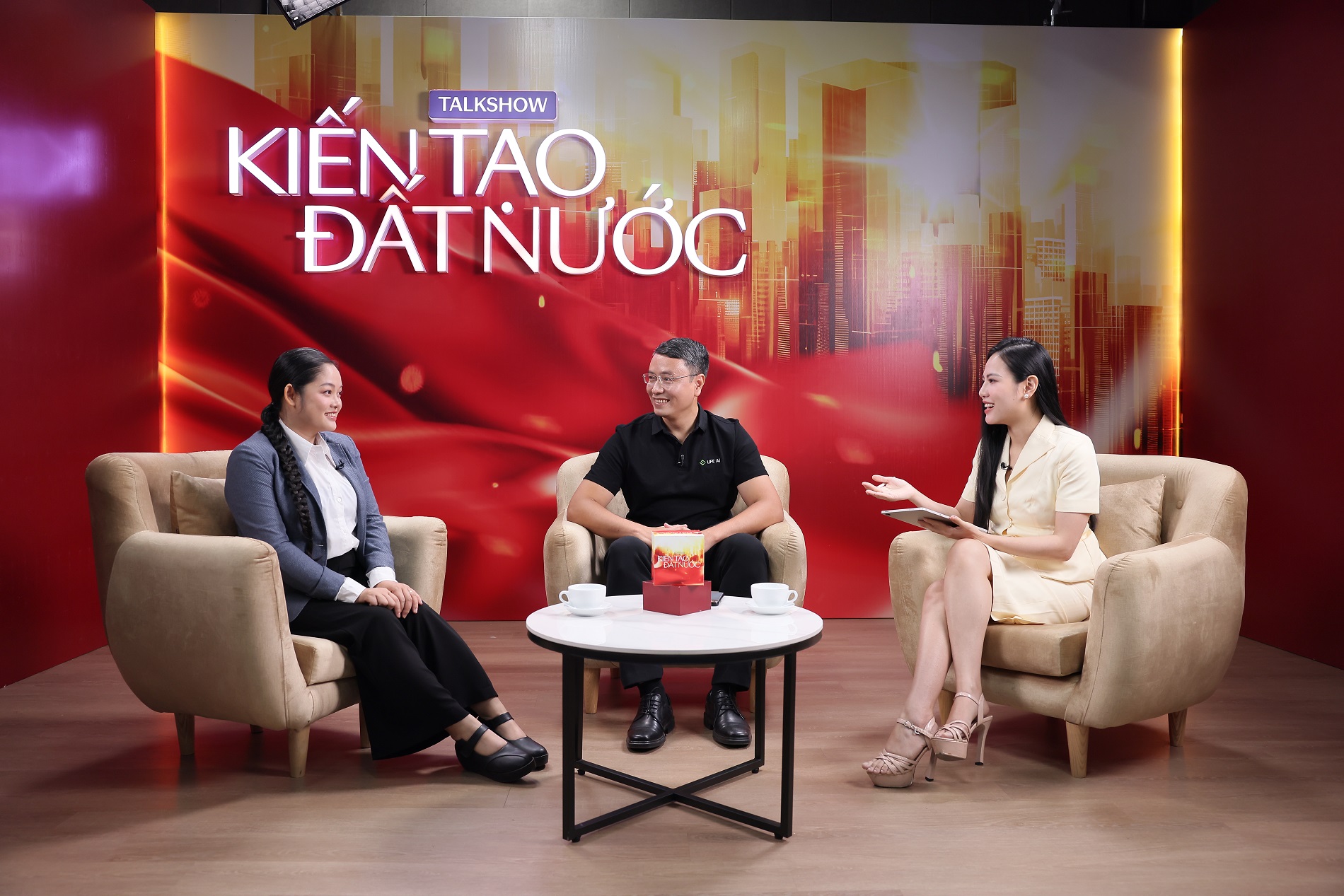 Vợ chồng Tiến sĩ Cao Anh Tuấn - Bùi Thanh Duyên "hiến kế" giúp Việt Nam đi tắt đón đầu trong kỷ nguyên AI- Ảnh 2.