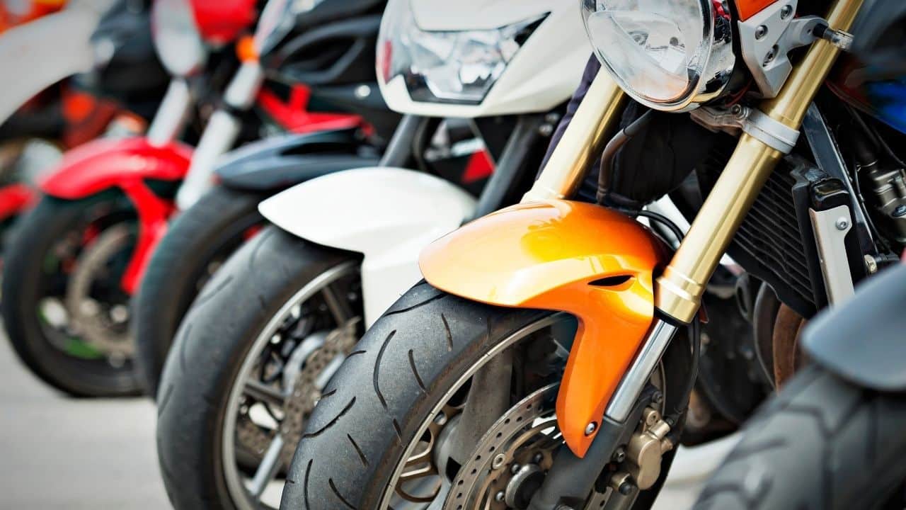 Bị hàng xóm chiếm chỗ đậu xe thường ngày, người đàn ông nghĩ chiêu độc làm đối phương mất 3 ngón tay- Ảnh 2. Bị hàng xóm chiếm chỗ đậu xe thường ngày, người đàn ông nghĩ chiêu độc làm đối phương mất 3 ngón tay- Ảnh 2.