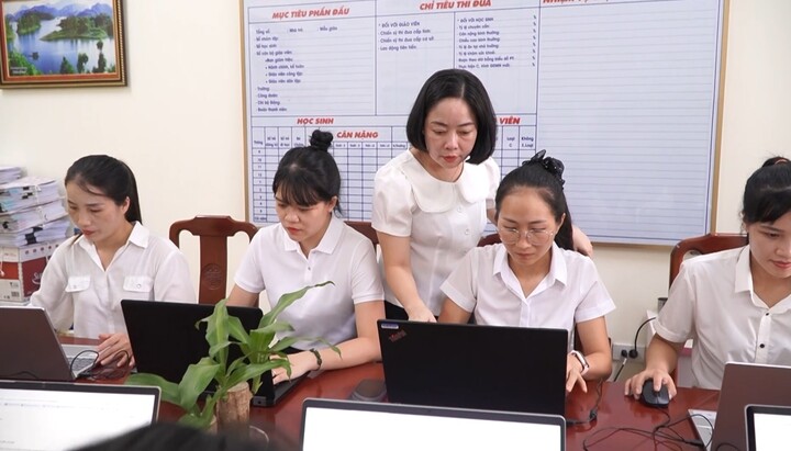 Khi cô hiệu trưởng vùng cao viết 'câu chuyện chuyển đổi số'- Ảnh 1. Khi cô hiệu trưởng vùng cao viết 'câu chuyện chuyển đổi số'- Ảnh 1.