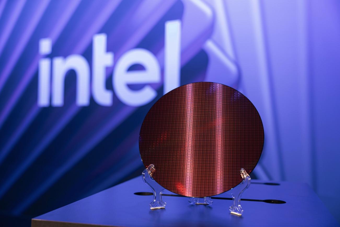 Intel vén màn Panther Lake – chip 18A đầu tiên, tuyên chiến cả AMD lẫn Nvidia với hiệu năng CPU & GPU tăng 50%- Ảnh 4. Intel vén màn Panther Lake – chip 18A đầu tiên, tuyên chiến cả AMD lẫn Nvidia với hiệu năng CPU & GPU tăng 50%- Ảnh 4.