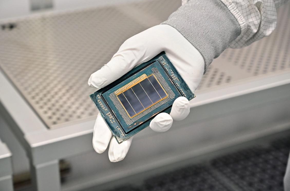 Intel vén màn Panther Lake – chip 18A đầu tiên, tuyên chiến cả AMD lẫn Nvidia với hiệu năng CPU & GPU tăng 50%- Ảnh 11. Intel vén màn Panther Lake – chip 18A đầu tiên, tuyên chiến cả AMD lẫn Nvidia với hiệu năng CPU & GPU tăng 50%- Ảnh 11.
