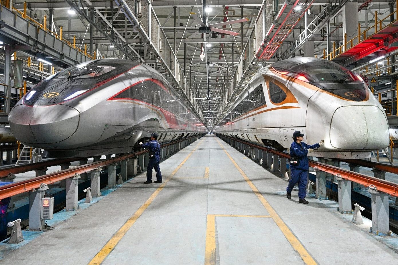 Cần bao nhiêu người vận hành đường sắt tốc độ cao và các metro?- Ảnh 1. Cần bao nhiêu người vận hành đường sắt tốc độ cao và các metro?- Ảnh 1.