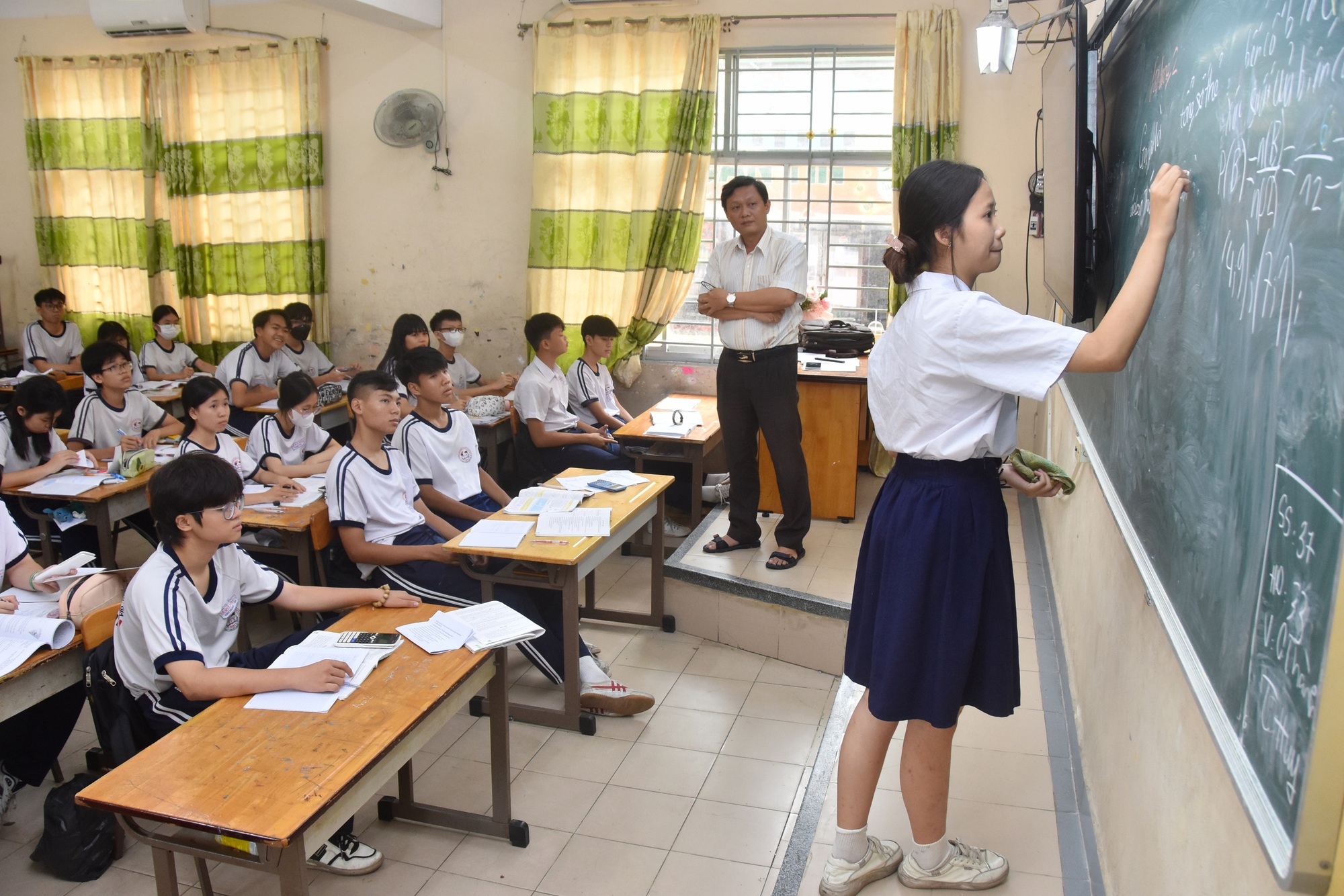 Thận trọng khi đưa AI vào trường học- Ảnh 1. Thận trọng khi đưa AI vào trường học- Ảnh 1.