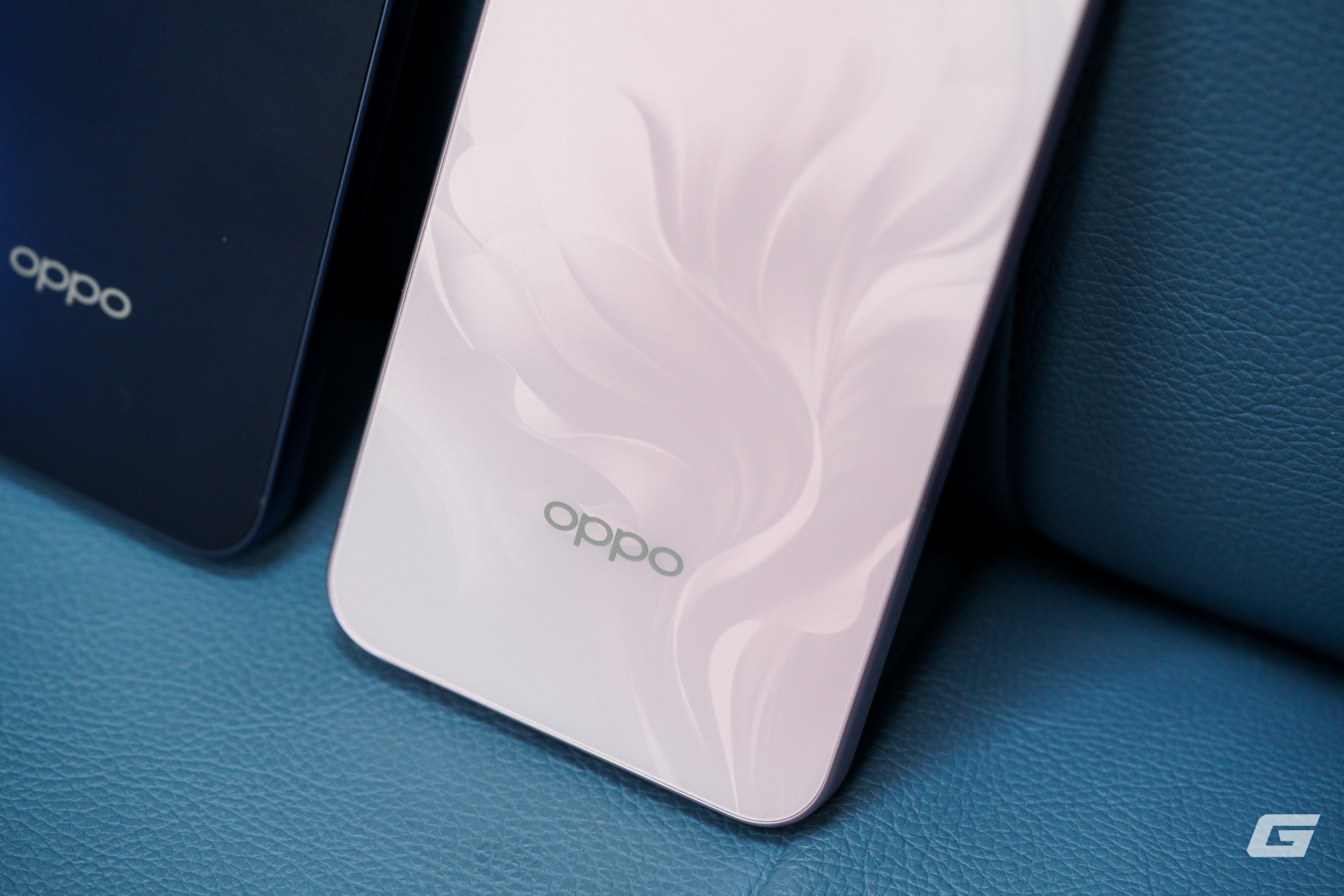 Trải nghiệm OPPO A6 Pro Series: Thiết kế bắt mắt, vỏ ngoài bền bỉ cùng pin 7000 mAh cực "trâu"- Ảnh 9. Trải nghiệm OPPO A6 Pro Series: Thiết kế bắt mắt, vỏ ngoài bền bỉ cùng pin 7000 mAh cực "trâu"- Ảnh 9.