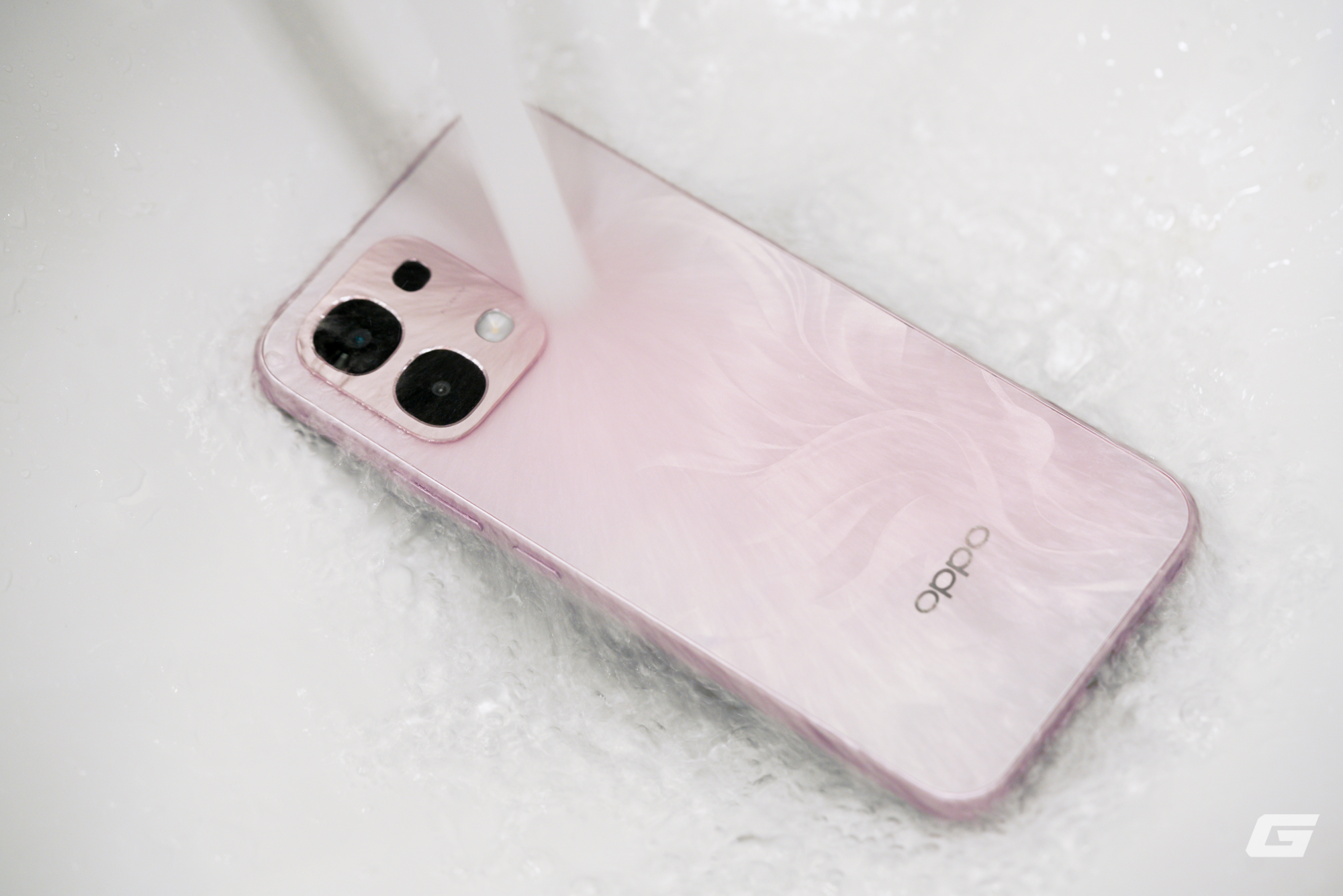 Trải nghiệm OPPO A6 Pro Series: Thiết kế bắt mắt, vỏ ngoài bền bỉ cùng pin 7000 mAh cực "trâu"- Ảnh 16. Trải nghiệm OPPO A6 Pro Series: Thiết kế bắt mắt, vỏ ngoài bền bỉ cùng pin 7000 mAh cực "trâu"- Ảnh 16.