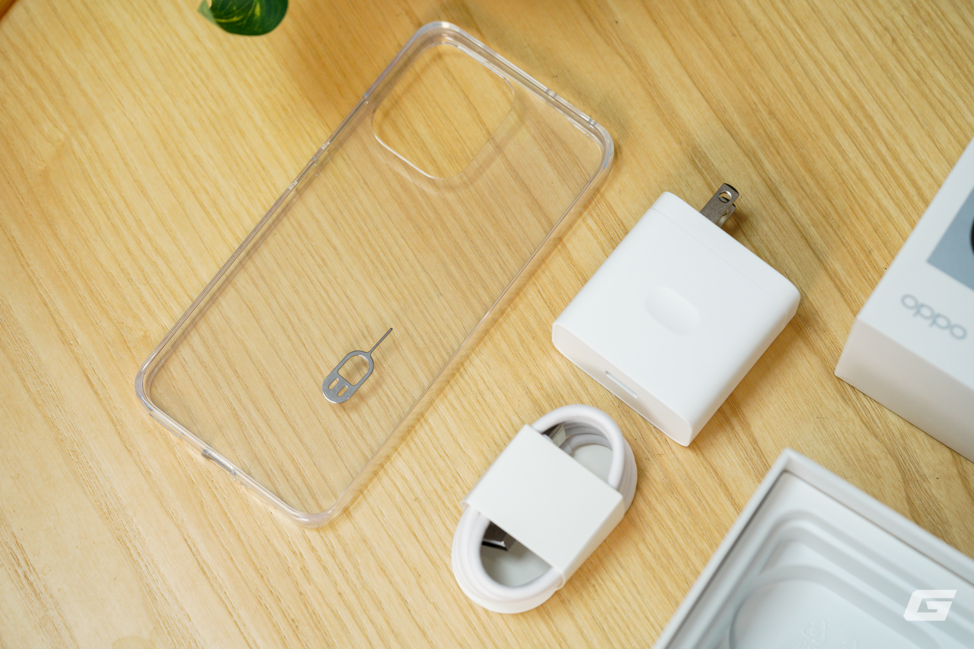 Trải nghiệm OPPO A6 Pro Series: Thiết kế bắt mắt, vỏ ngoài bền bỉ cùng pin 7000 mAh cực "trâu"- Ảnh 3. Trải nghiệm OPPO A6 Pro Series: Thiết kế bắt mắt, vỏ ngoài bền bỉ cùng pin 7000 mAh cực "trâu"- Ảnh 3.