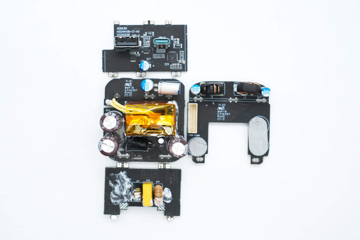 Xiaomi Có Củ Sạc 67W Mới: Thiết Kế Nhỏ Gọn, Có Cáp Rút Tích Hợp, Giá Sale 600.000 Đồng- Ảnh 14. Xiaomi Có Củ Sạc 67W Mới: Thiết Kế Nhỏ Gọn, Có Cáp Rút Tích Hợp, Giá Sale 600.000 Đồng- Ảnh 14.