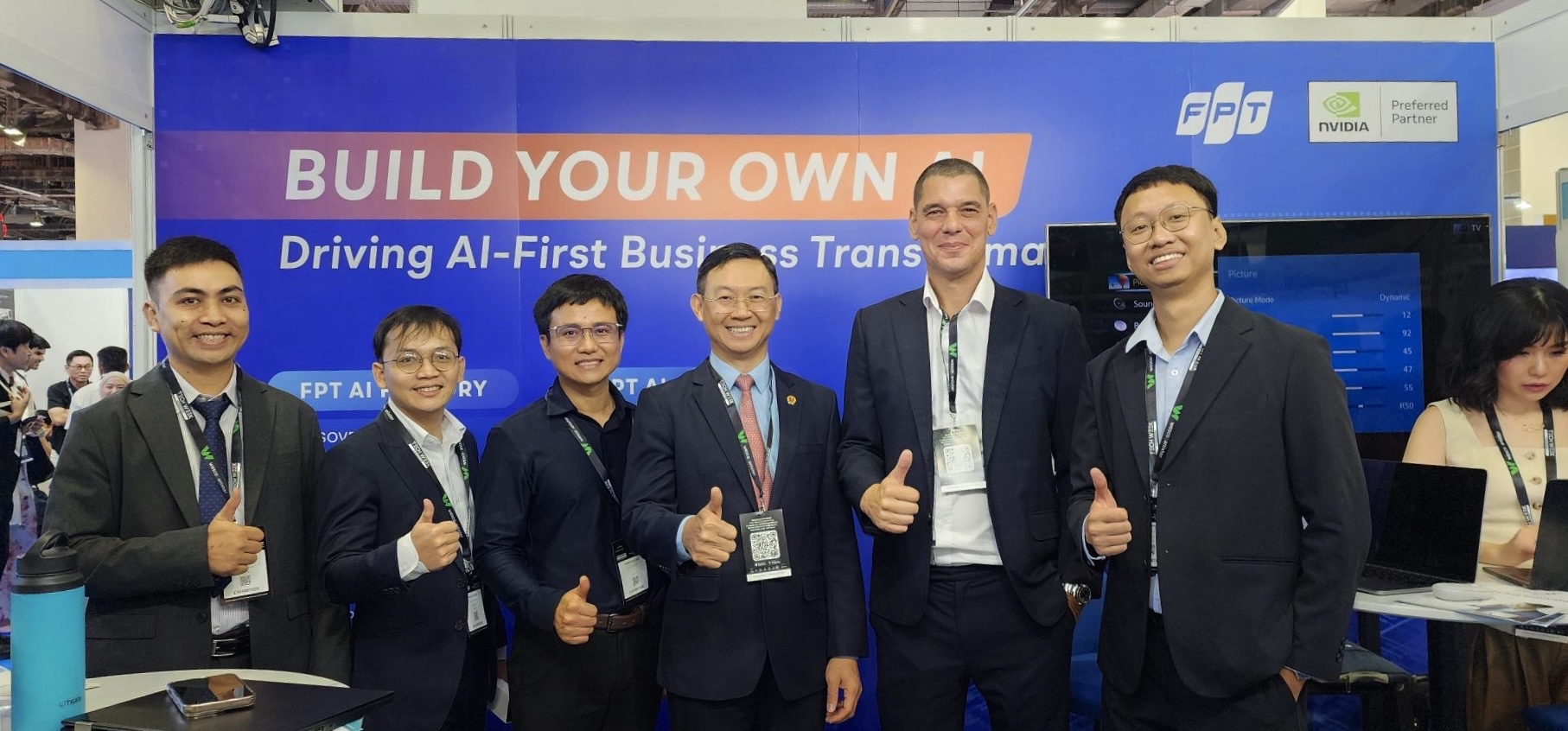FPT mang công nghệ AI Việt ra sân chơi quốc tế tại Tech Week Singapore 2025- Ảnh 1. FPT mang công nghệ AI Việt ra sân chơi quốc tế tại Tech Week Singapore 2025- Ảnh 1.