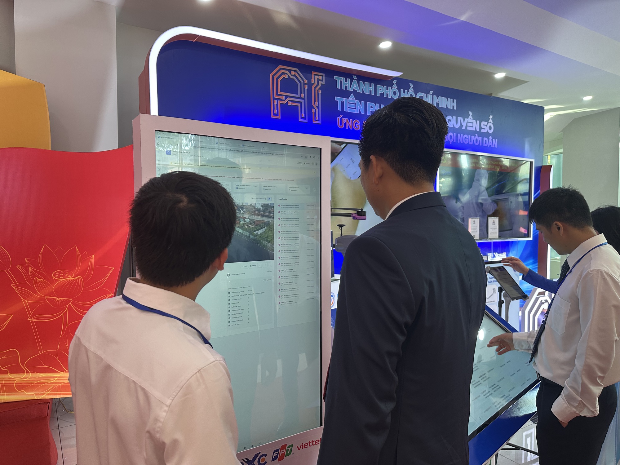 FPT giới thiệu giải pháp AI phục vụ quản lý đô thị và công dân số tại TP.HCM- Ảnh 4. FPT giới thiệu giải pháp AI phục vụ quản lý đô thị và công dân số tại TP.HCM- Ảnh 4.