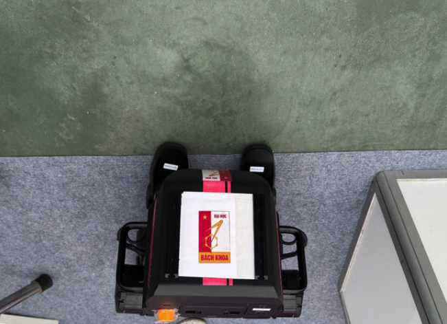 ĐH Bách Khoa Hà Nội nói gì về việc dán logo đè lên Robot Trung Quốc?- Ảnh 1. ĐH Bách Khoa Hà Nội nói gì về việc dán logo đè lên Robot Trung Quốc?- Ảnh 1.