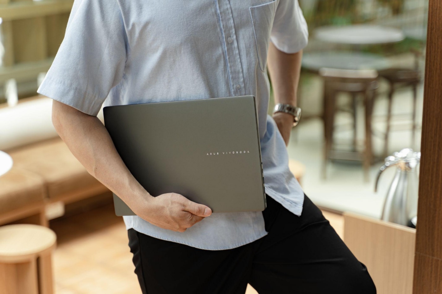 Chiếc laptop giúp Gen Z “nhẹ gánh” deadline, đồ án và cả giải trí- Ảnh 1. Chiếc laptop giúp Gen Z “nhẹ gánh” deadline, đồ án và cả giải trí- Ảnh 1.