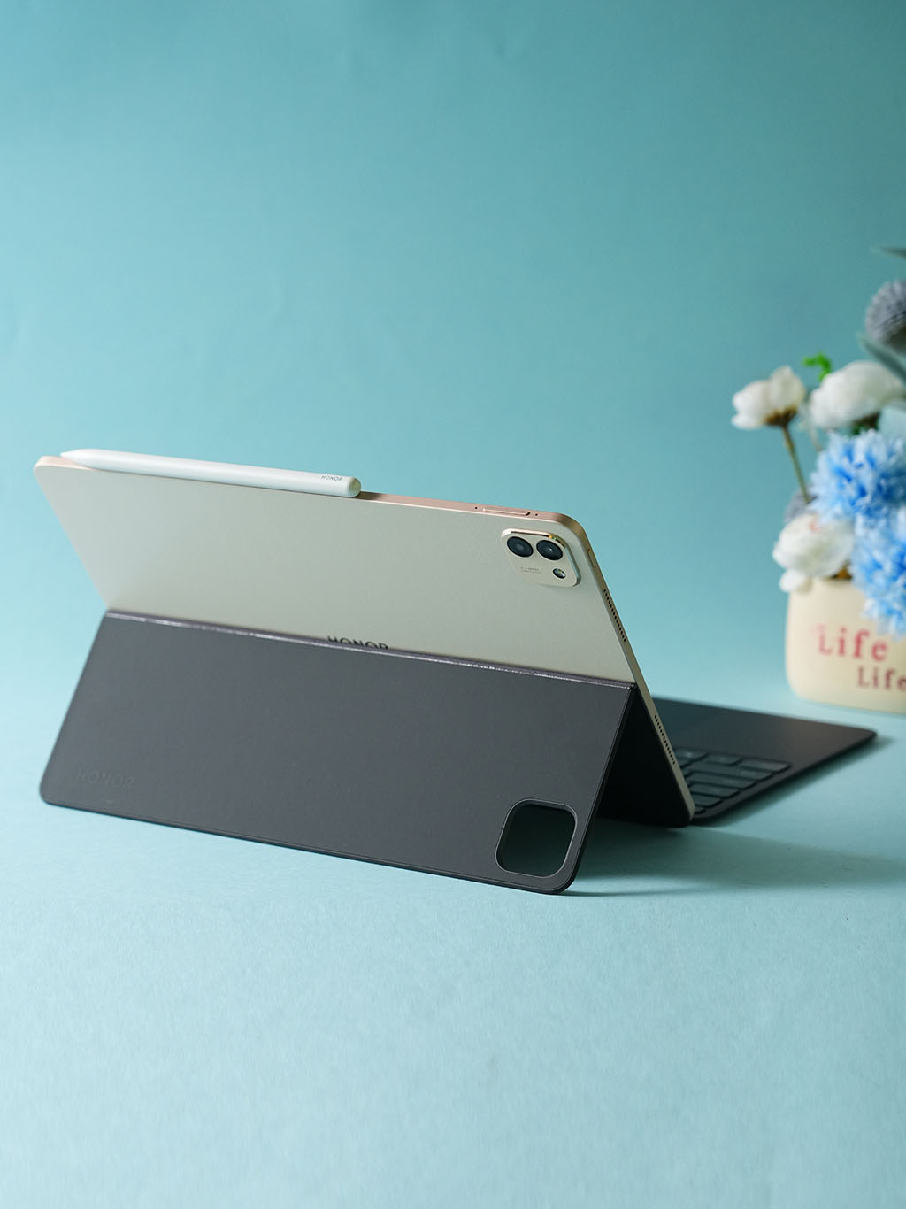 Ra Mắt Máy Tính Bảng Mạnh Nhất Thế Giới, Giá Chỉ Ngang Ipad Air Nhưng Mạnh Hơn Ipad Pro M5- Ảnh 7. Ra Mắt Máy Tính Bảng Mạnh Nhất Thế Giới, Giá Chỉ Ngang Ipad Air Nhưng Mạnh Hơn Ipad Pro M5- Ảnh 7.