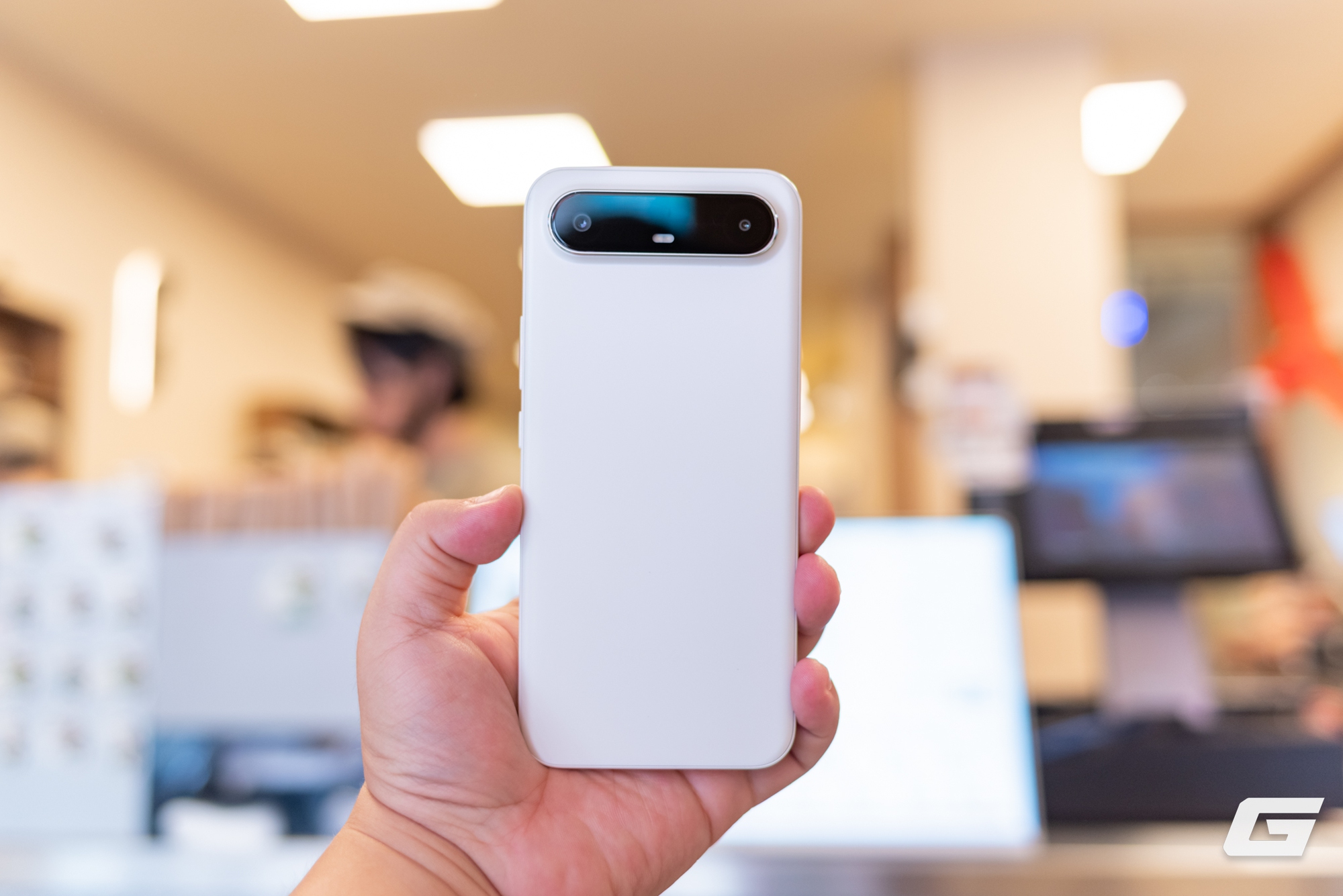 Cận cảnh Tecno Pova Slim 5G: Mảnh mai, cá tính, giá chỉ 6 triệu đồng- Ảnh 1. Cận cảnh Tecno Pova Slim 5G: Mảnh mai, cá tính, giá chỉ 6 triệu đồng- Ảnh 1.