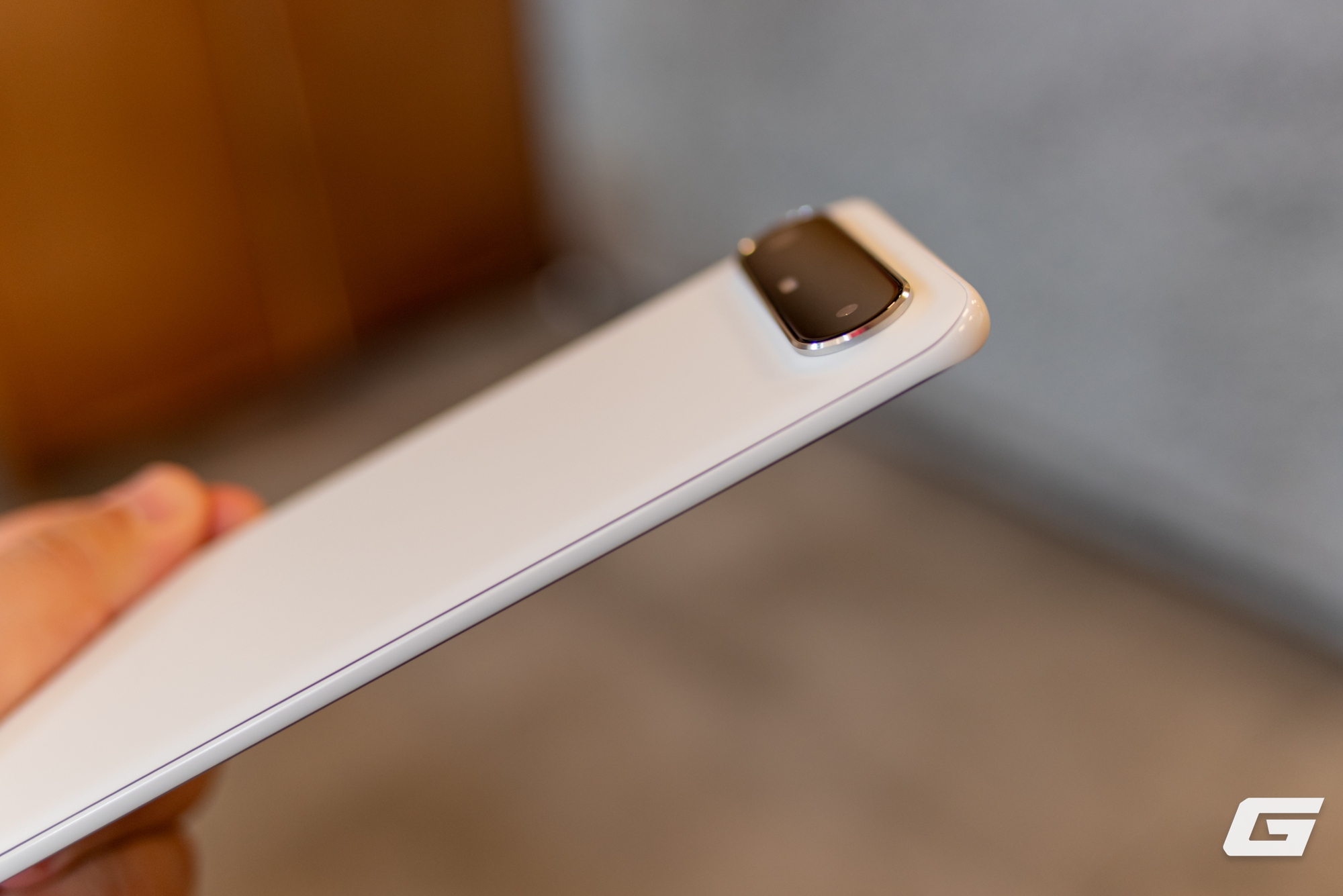 Cận cảnh Tecno Pova Slim 5G: Mảnh mai, cá tính, giá chỉ 6 triệu đồng- Ảnh 4. Cận cảnh Tecno Pova Slim 5G: Mảnh mai, cá tính, giá chỉ 6 triệu đồng- Ảnh 4.