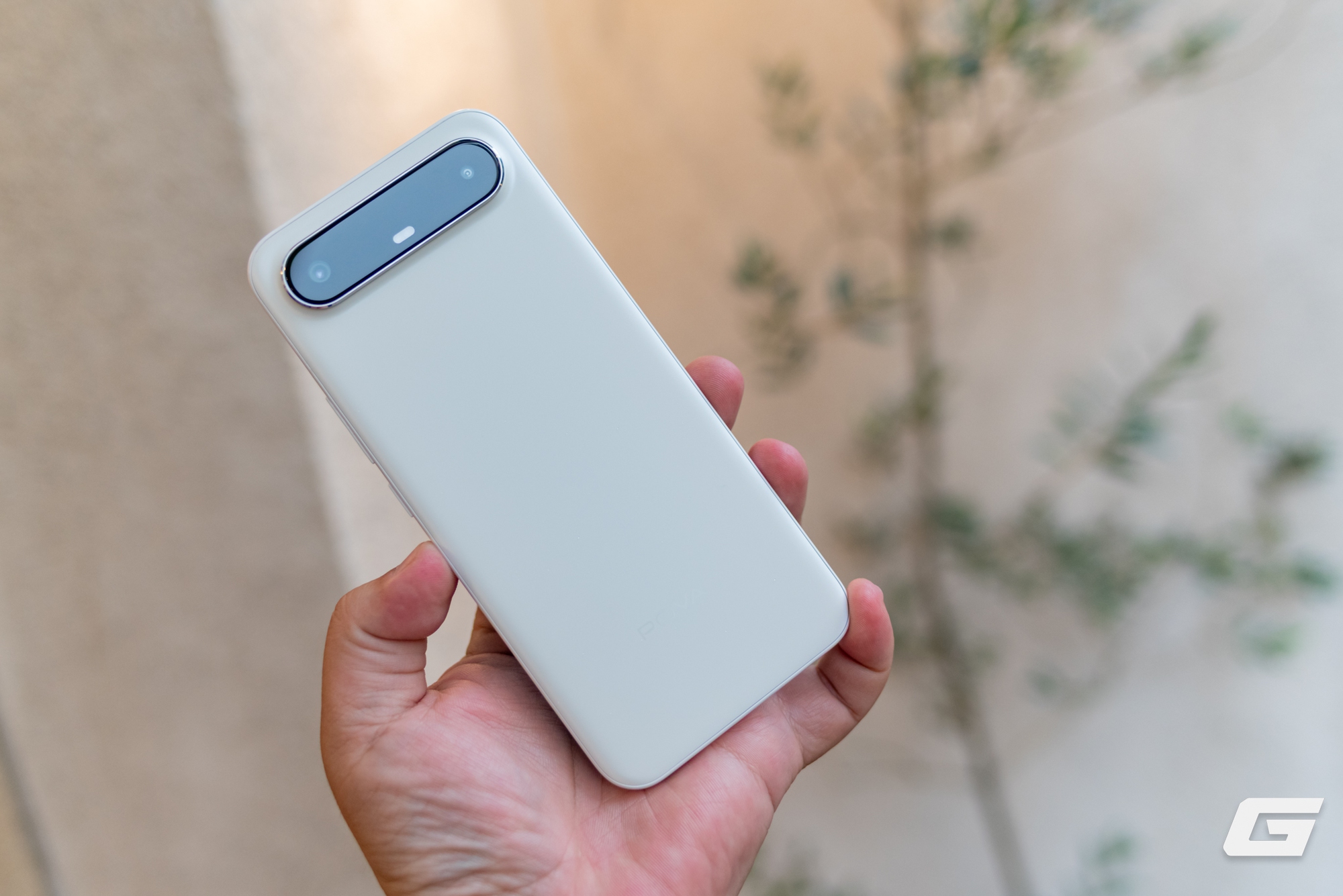 Cận cảnh Tecno Pova Slim 5G: Mảnh mai, cá tính, giá chỉ 6 triệu đồng- Ảnh 5. Cận cảnh Tecno Pova Slim 5G: Mảnh mai, cá tính, giá chỉ 6 triệu đồng- Ảnh 5.