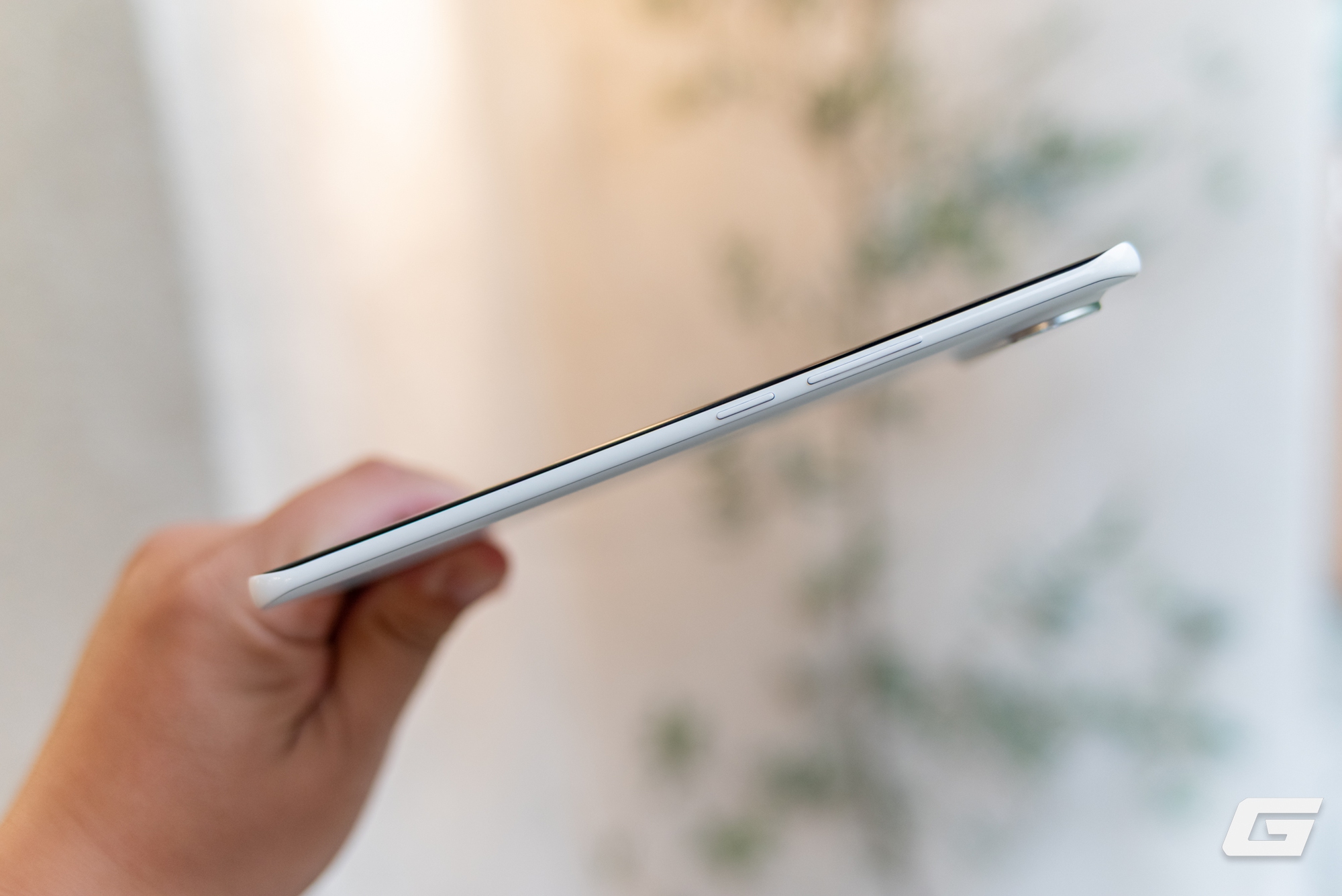 Cận cảnh Tecno Pova Slim 5G: Mảnh mai, cá tính, giá chỉ 6 triệu đồng- Ảnh 3. Cận cảnh Tecno Pova Slim 5G: Mảnh mai, cá tính, giá chỉ 6 triệu đồng- Ảnh 3.
