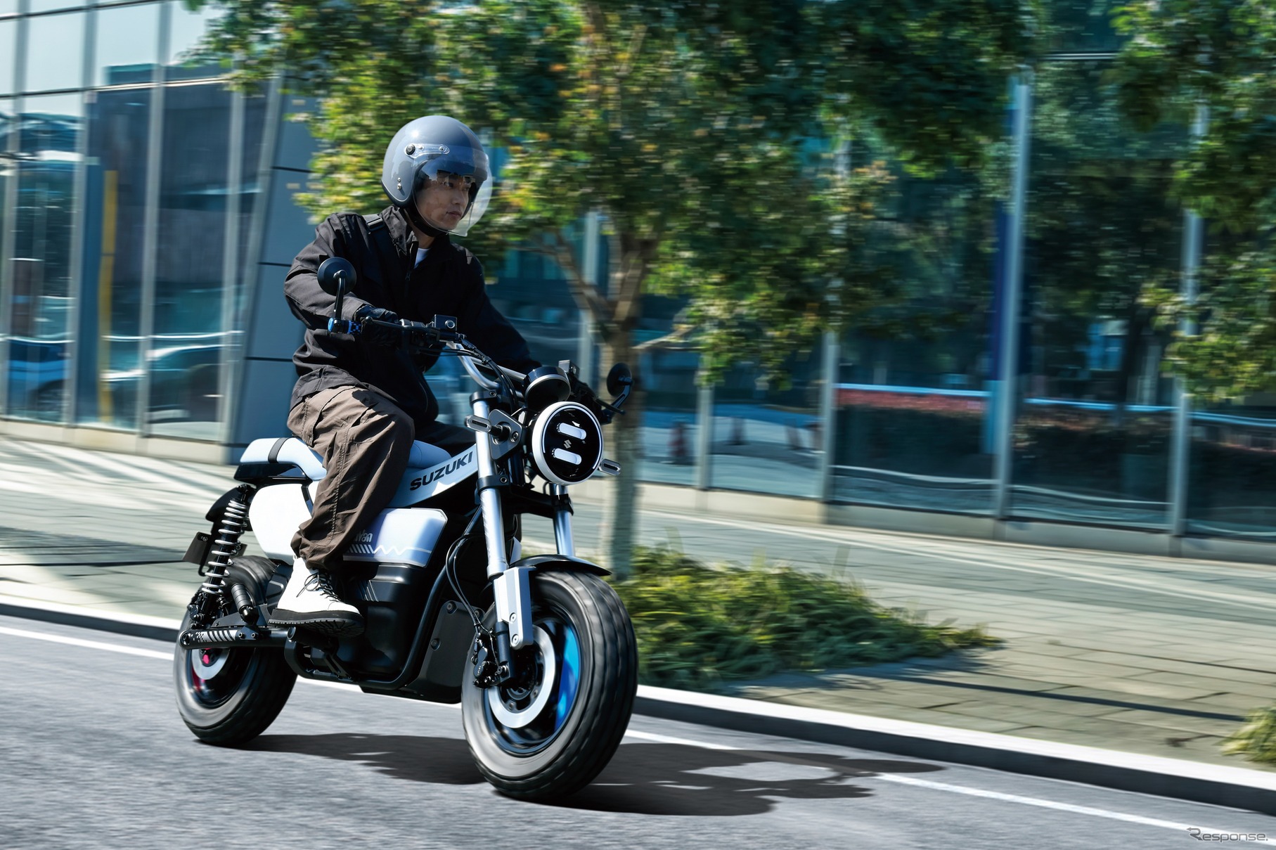 Suzuki chính thức ra mắt mẫu xe máy điện hoàn toàn mới, mang phong cách giống hệt 'Charly cúc cu'- Ảnh 1. Suzuki chính thức ra mắt mẫu xe máy điện hoàn toàn mới, mang phong cách giống hệt 'Charly cúc cu'- Ảnh 1.