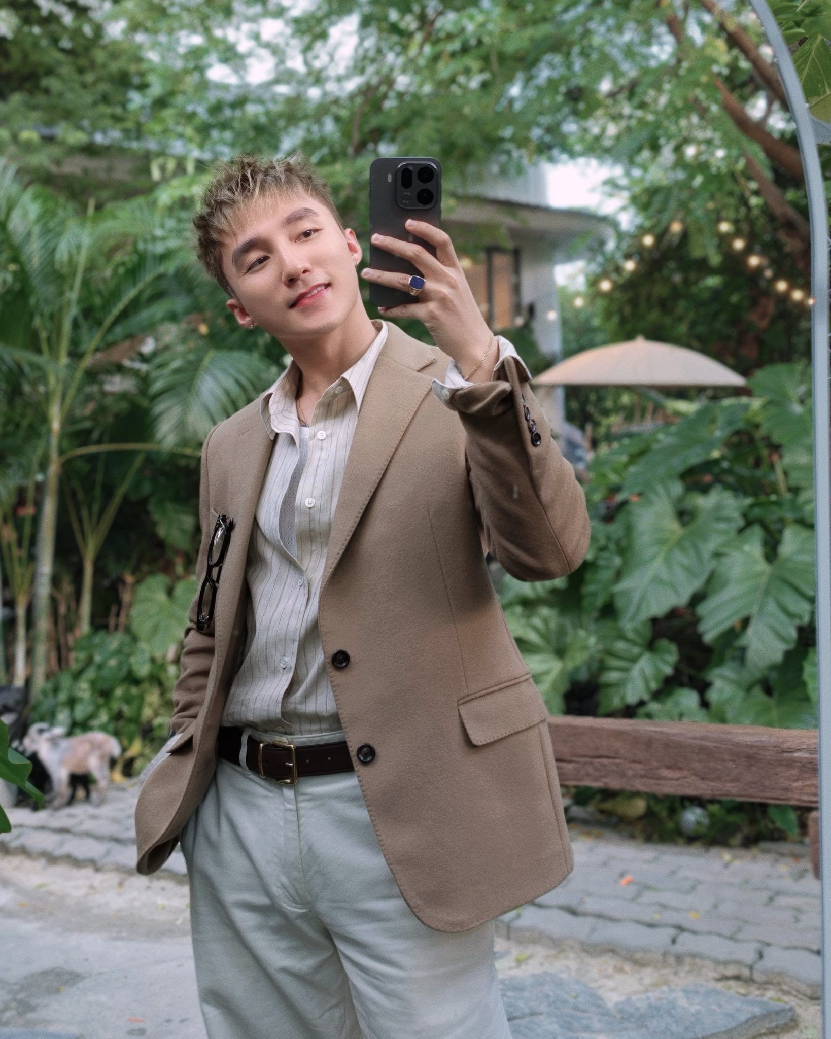 Vừa ra mắt chưa kịp mở bán, OPPO Find X9 Pro đã có người Việt cầm trên tay và test camera- Ảnh 2. Vừa ra mắt chưa kịp mở bán, OPPO Find X9 Pro đã có người Việt cầm trên tay và test camera- Ảnh 2.